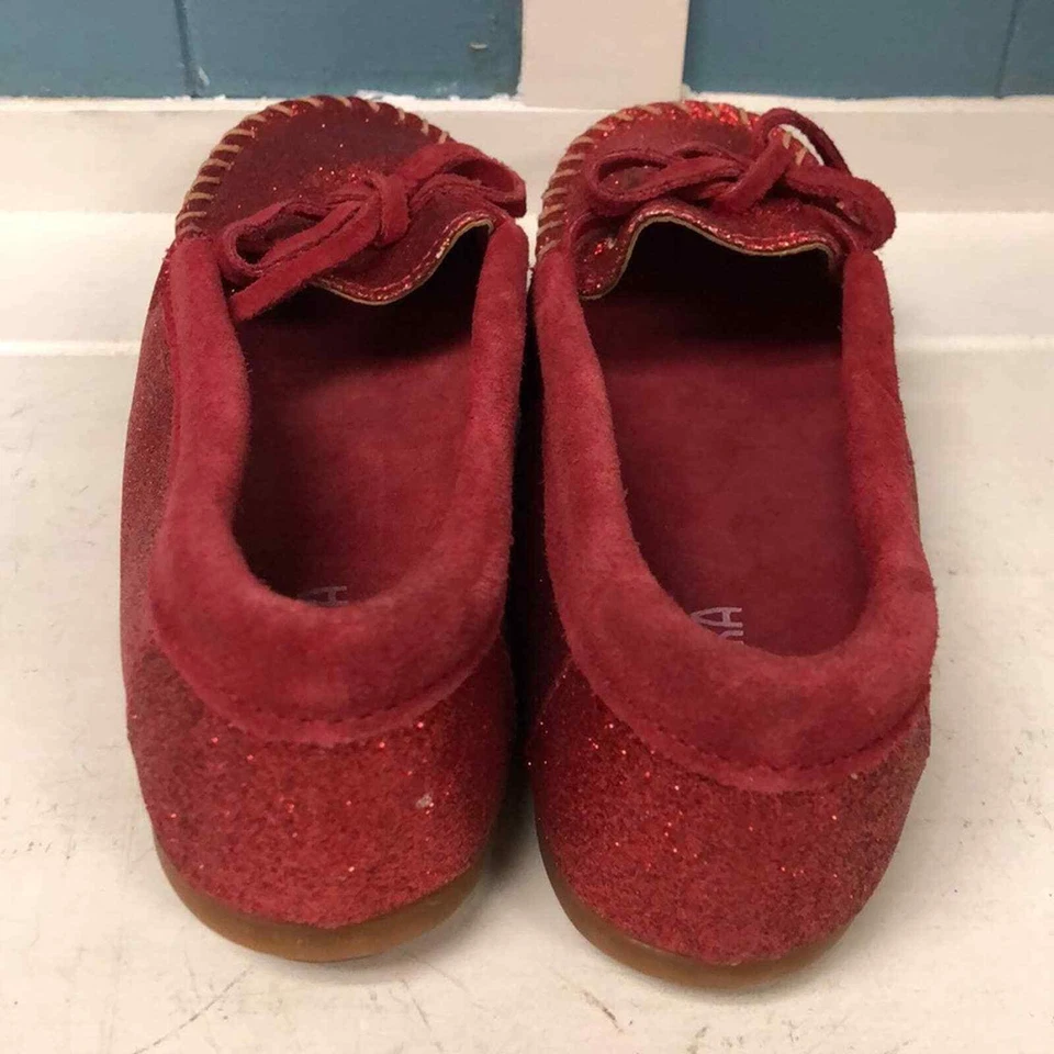 Minnetonka Girls Size 4 Red Sparkly Sparkle Glitter Moccasin Shoes wizard of OZ - Image 4 of 4