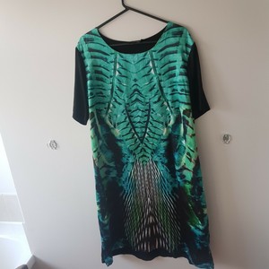 vestido verde com preto
