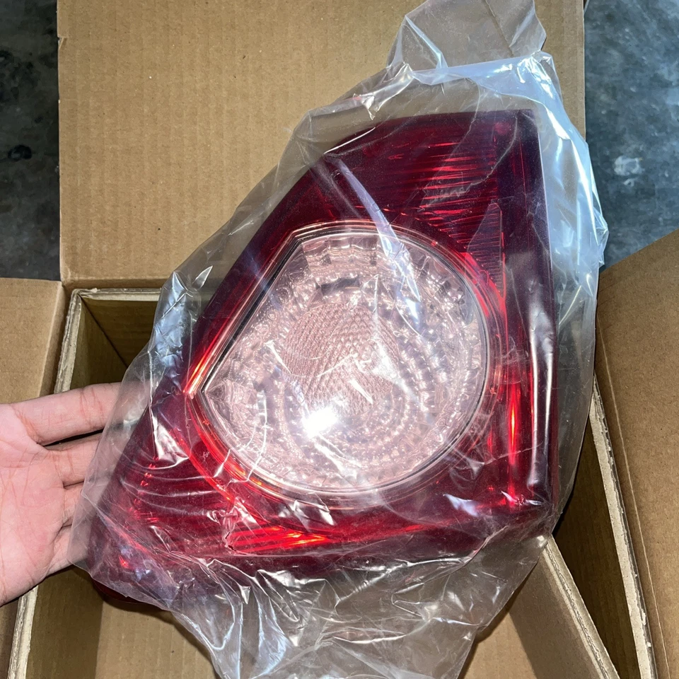 Lámpara de respaldo derecha Toyota Corolla 09-10 construida en Estados Unidos | DEPO 212-1329R-AS Foto 2 de 4