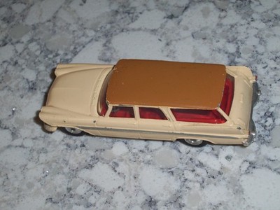 ORIGINAL #219 CORGI TOYS PLYMOUTH SPORTS SUBURBAN GREAT BRITAIN