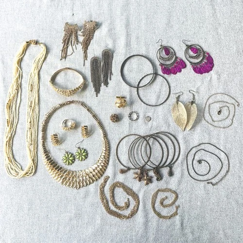 Brass & Gold Tone Bundle - Lot of 25 - Vintage/Modern - Costume Jewelry & Crafts