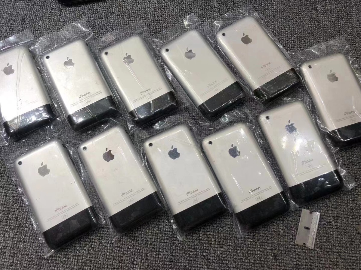 Apple iphone 1st Generation 8GB unlocked 2G GSM Very Good