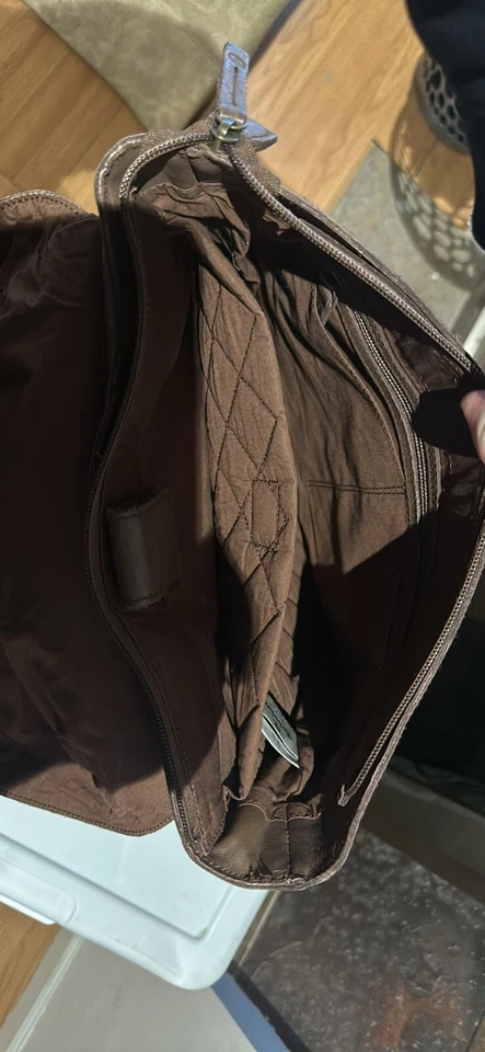 Timberland Bolsa Estilo # A2J1S601 Borgoña en Color Emblema en Bolsillo Frontal Foto 3 de 4