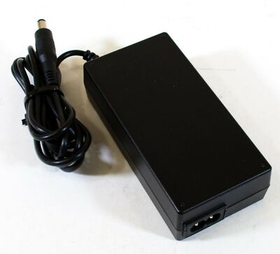 Samsung A5814_DSM Netzadapter   14V 4.143A Netzteil Ladegerät
