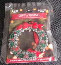 Pewter Look Paper store NIP Wreath w Cardinal Bird Holly & red bows & Star OF4