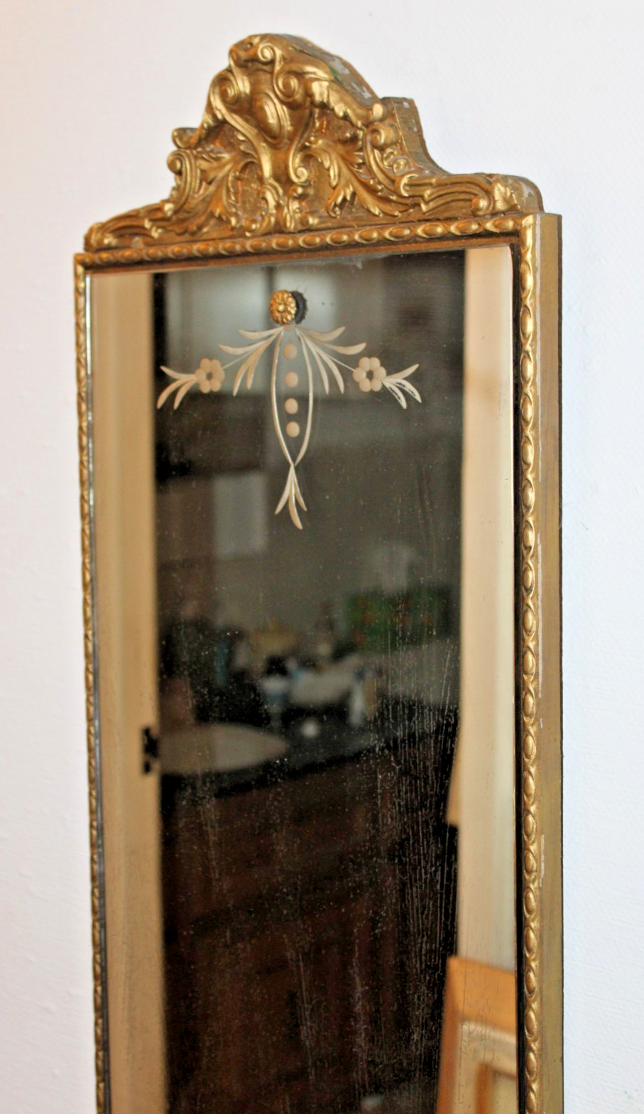 Ornate gold gilt oval Victorian wall mirror.