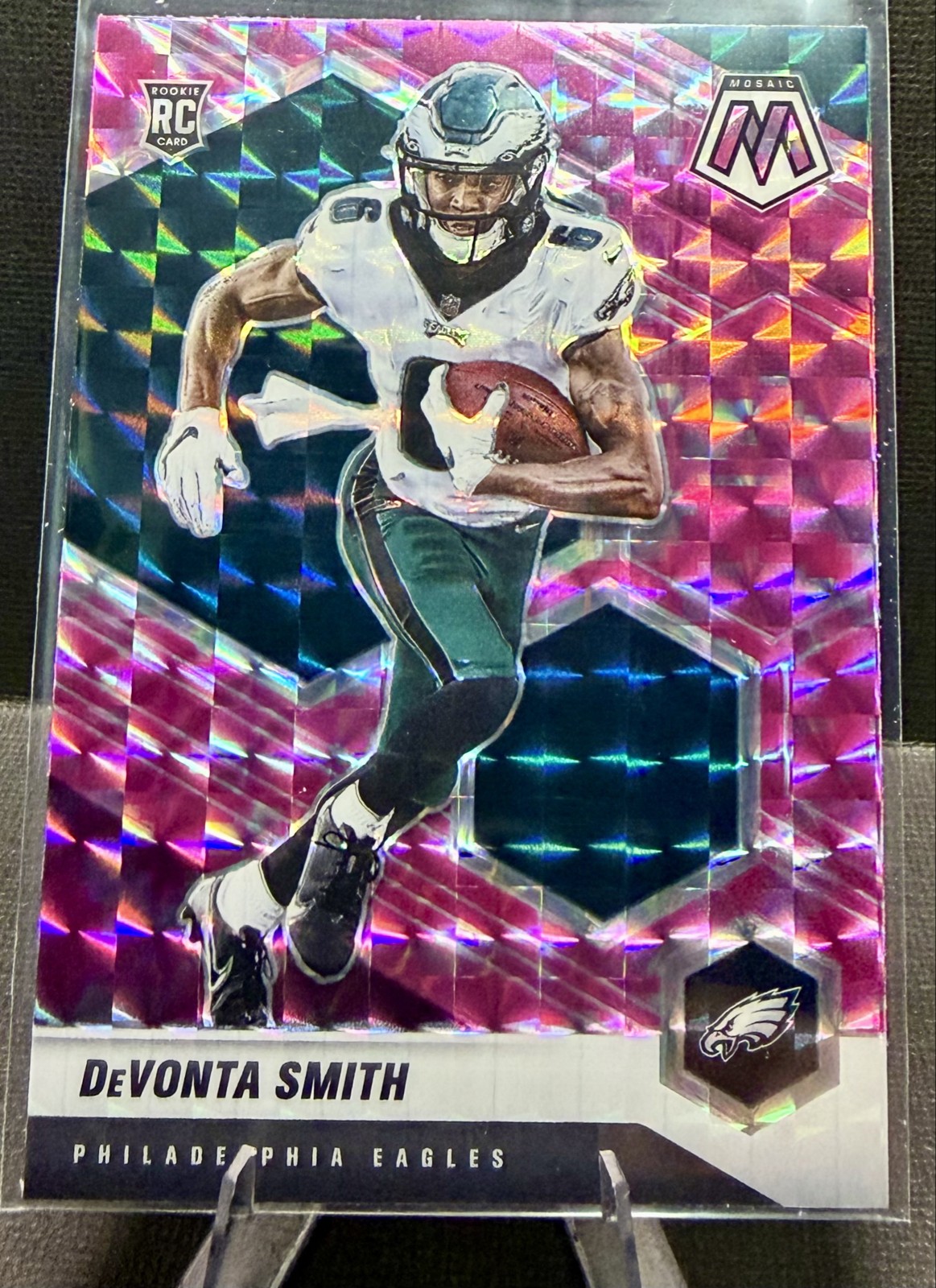 2021 Panini Mosaic - Rookies Devonta Smith #305 Camo Pink Mosaic Prizm (RC)