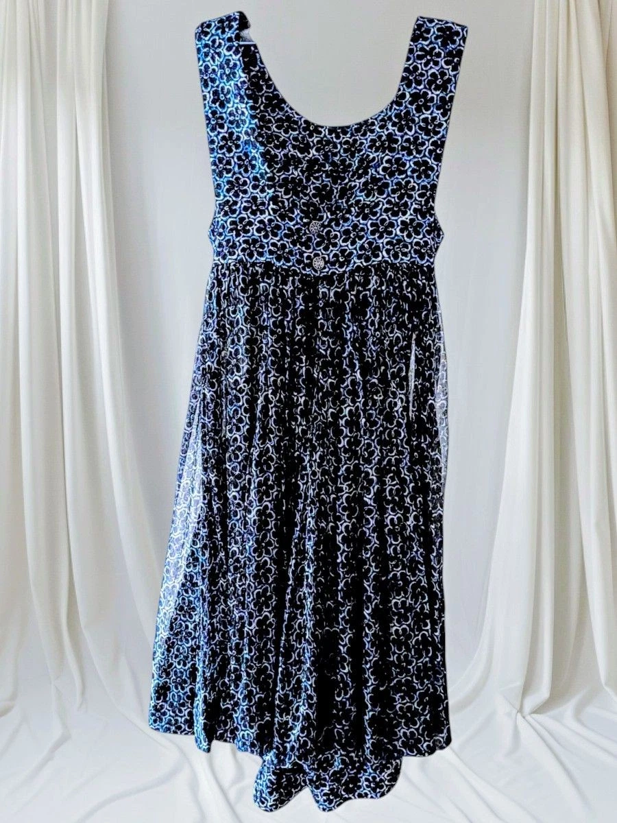 Chanel — Chanel All-In-One / Jumpsuit Blue & White Floral Print Size: 34 Black SK1652