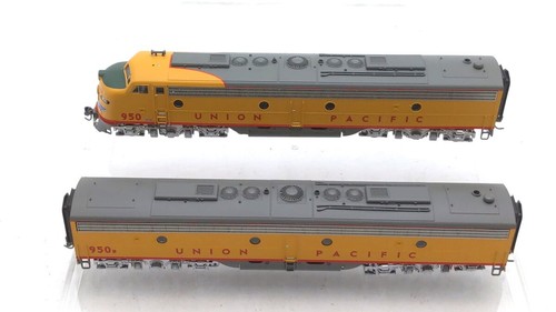 Broadway Limited 2351 HO Union Pacific EMD E8 Powered A & Dummy B #950 w/DCC EX - Picture 2 of 6
