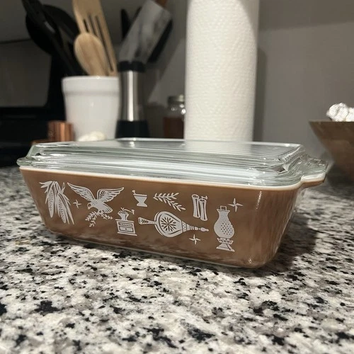 Pyrex Vintage Early American #0503 Refrigerator Casserole Dish 1 1/2 Qt. w/ Lid