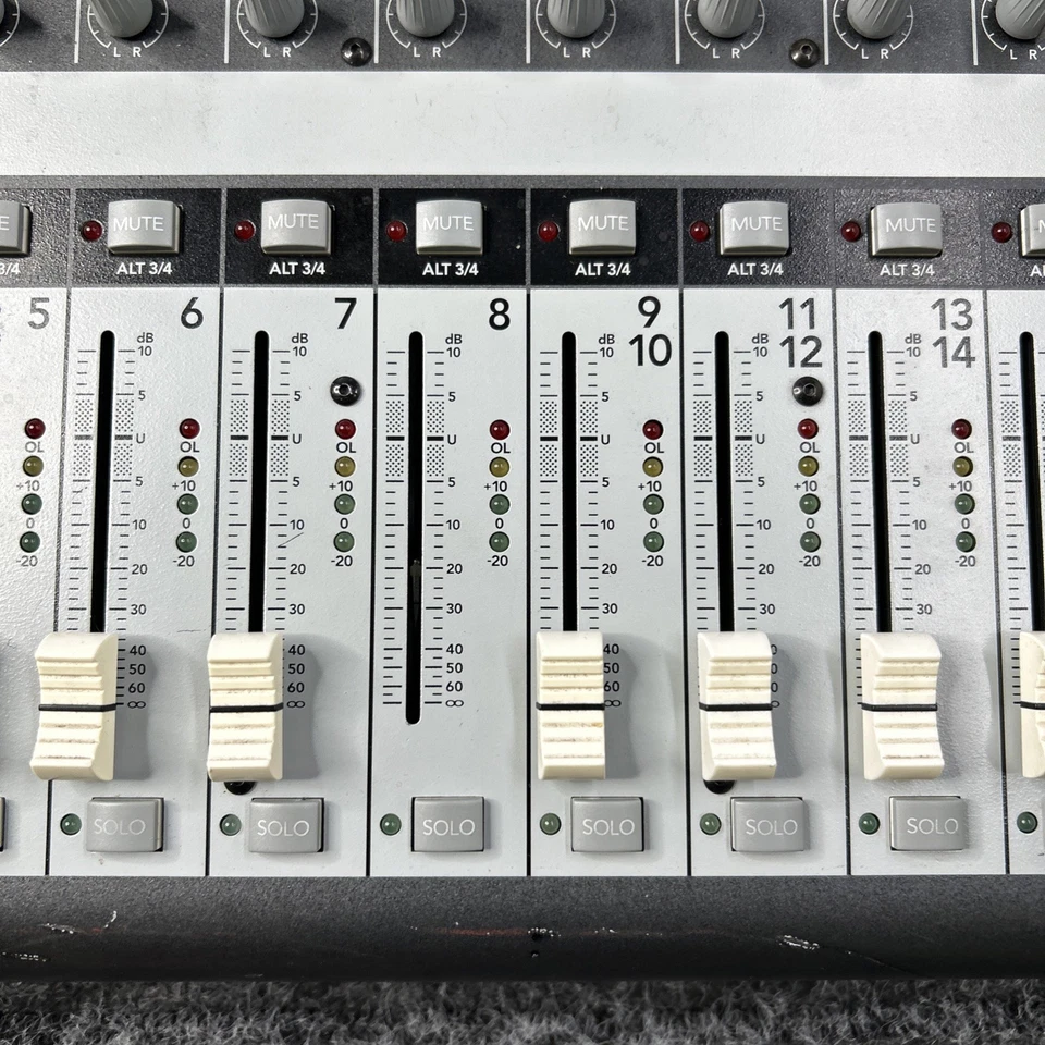 Mackie Onyx 1620 Premium Analog Mixer - Image 3 of 4