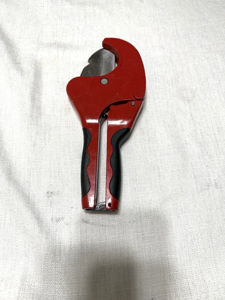 Superior Tool PVC Ratcheting Cutter. 2 & 1/2 64mm Soft Grip Handle - Image 2 of 2