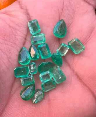 Natural 25 Ct Colombian Green Emerald Mix Cut Loose Certified Gemstones Lot - Image 1 of 4