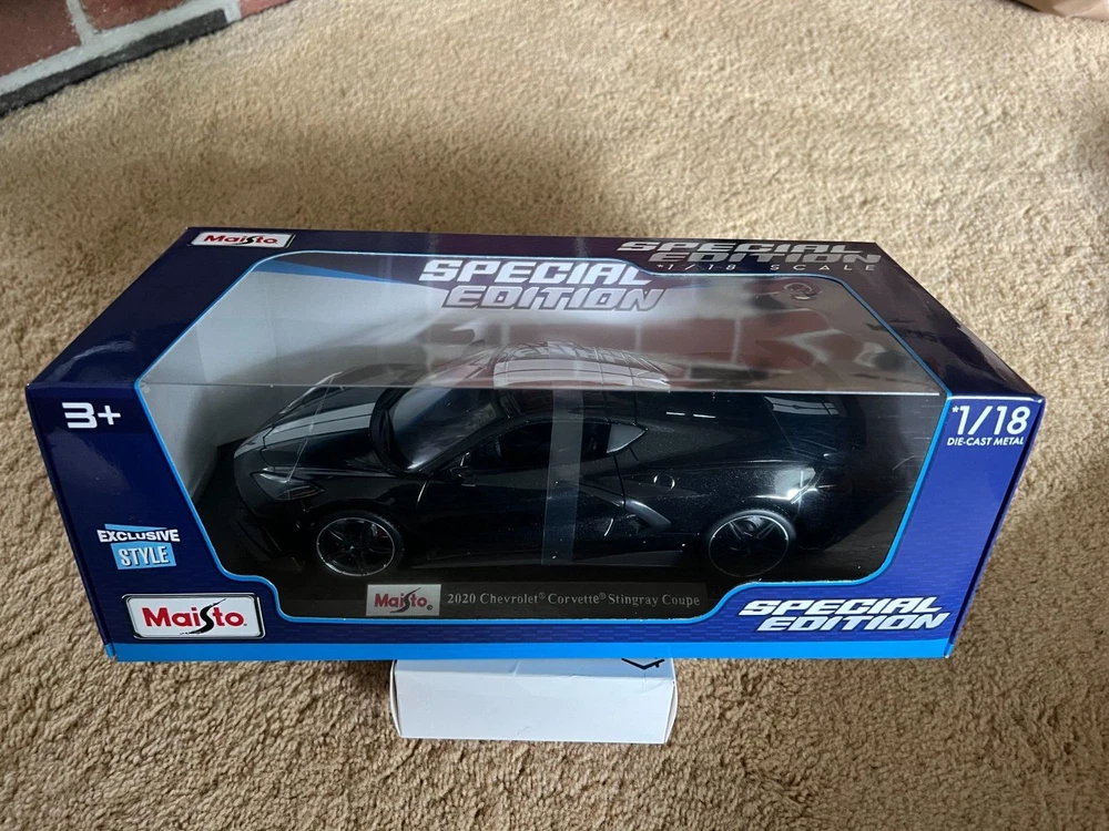 Maisto Spec. Ed. Chevrolet Corvette Stingray 1/18 Diecast Black/White (31455)
