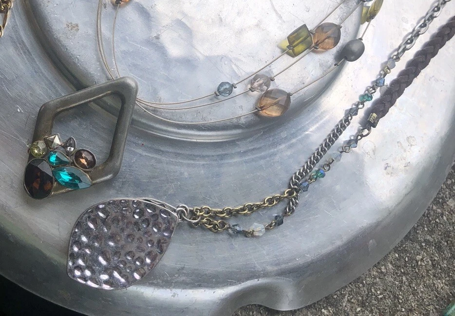 Collar de cuentas vintage de hilo paquete múltiple, piedras preciosas, estaño, conchas. Seis piezas Foto 2 de 4