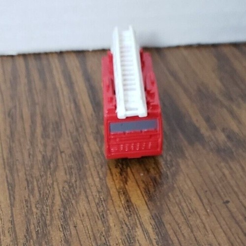 Safari LTD On The Road Red Small Diecast Fire Truck - Picture 2 of 5