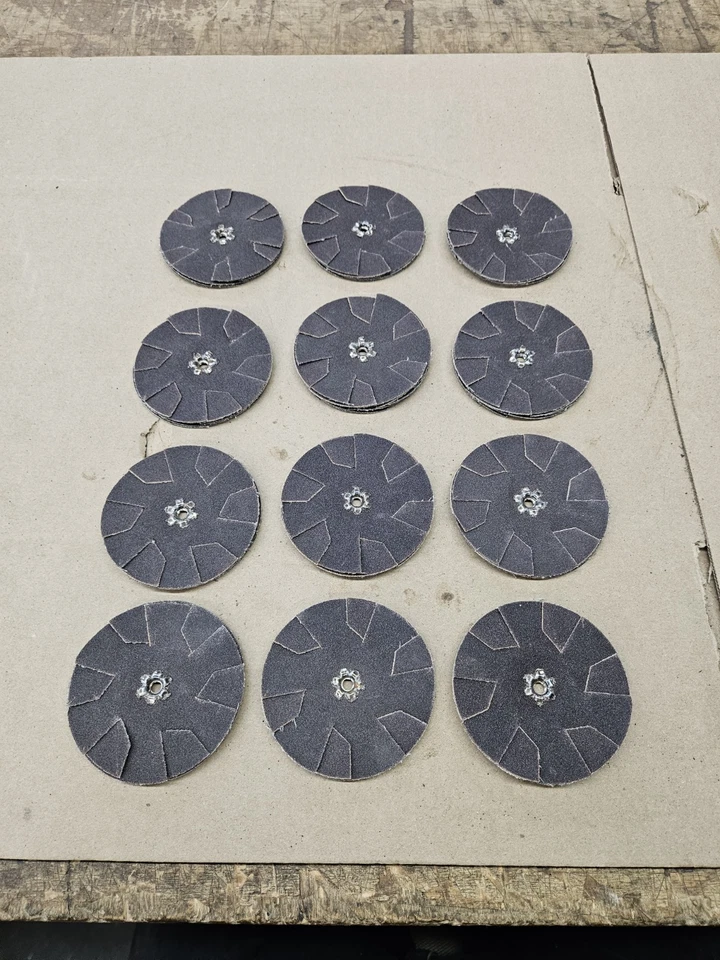 Overlap Discs 3 1/4" Diameter 80 Grit 4 Layer Slotted 3-1/4" (12-PACK) Abrasive  - Image 3 of 4
