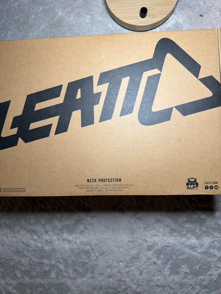 cinta de pescoço de couro 3,5 2xL branca - Imagem 3 de 4