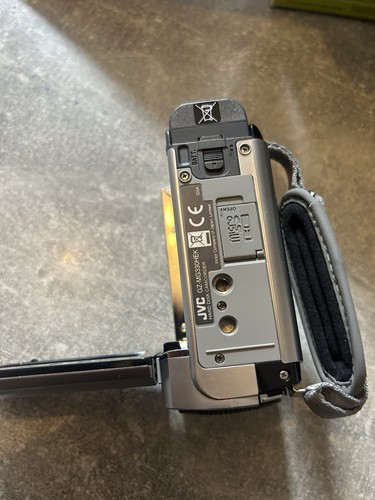 JVC Everio GZ-MG330 30GB 35x Zoom Silver HDD Camcorder Video Recorder - Picture 4 of 8