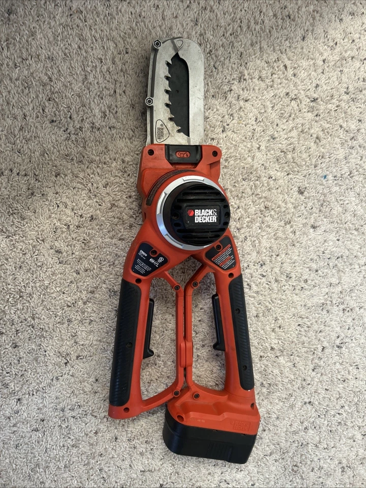 Black&Decker NLP1800 18Volt Cordless Alligator Lopper Chainsaw 2 battery&charger - Image 2 of 4