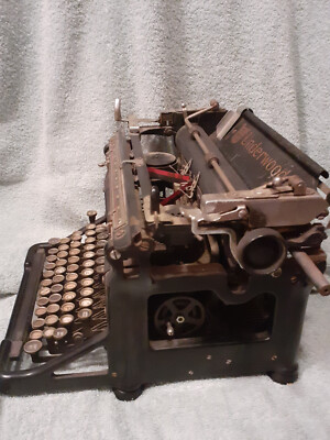 Number 6 Underwood Typewriter with an 11 inch carriage. Early 1934
