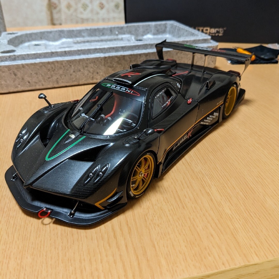 Pagani Zonda R ミニカー 1/18 オートアート　絶版品 Amazon | オートアート 1/18 パガーニ ゾンダ R カーボン