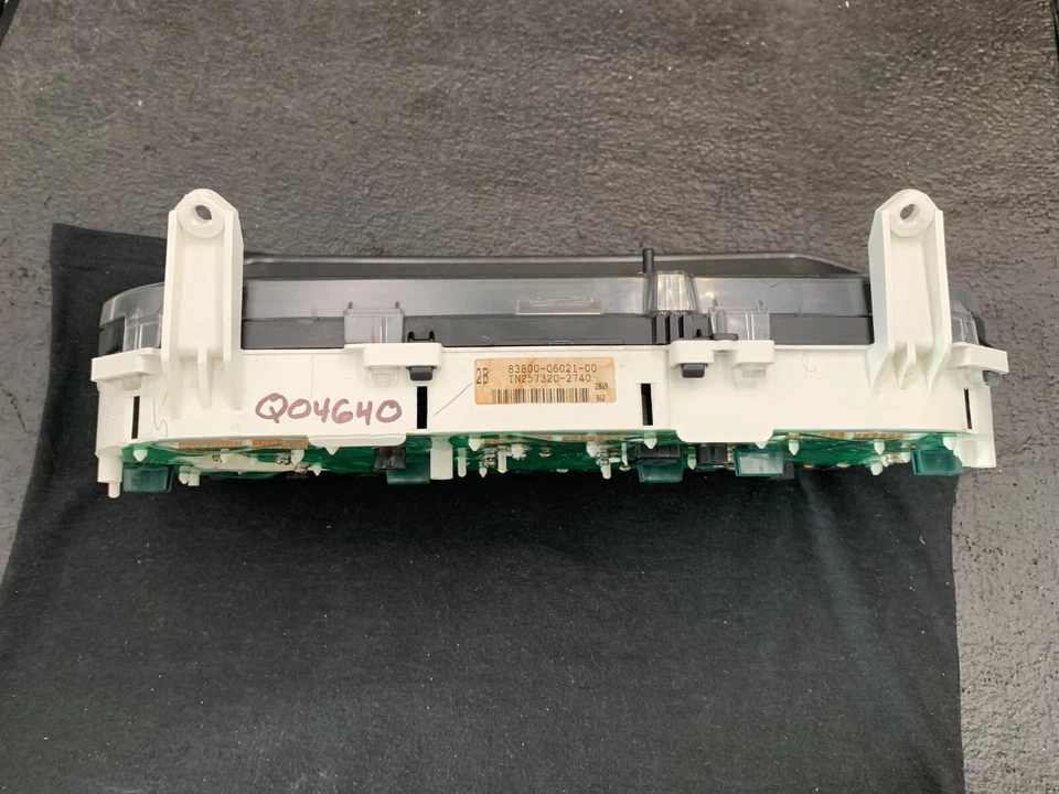 *Cluster velocímetro Toyota Camry 2000 2001 4 cilindros. Motor 5S-FE CE 188.805 millas Foto 4 de 4