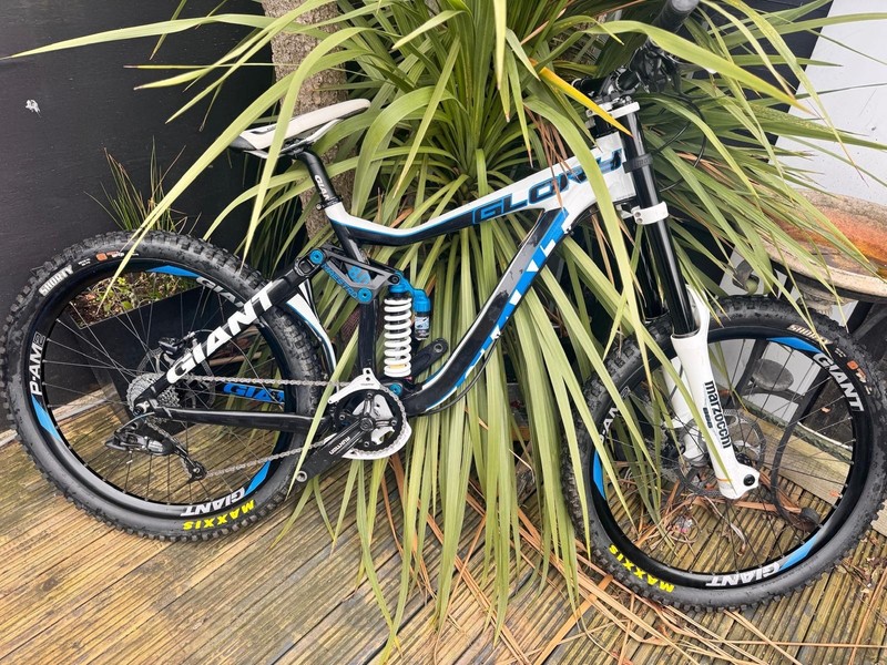 giant glory down hill bike