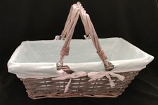 Joli Panier En Rotin Habillé De Tissu Bleu.