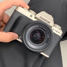 Fujifilm X-T200 Mirrorless Camera Silver w/ XC 15-45mm Lens Excellent Condition