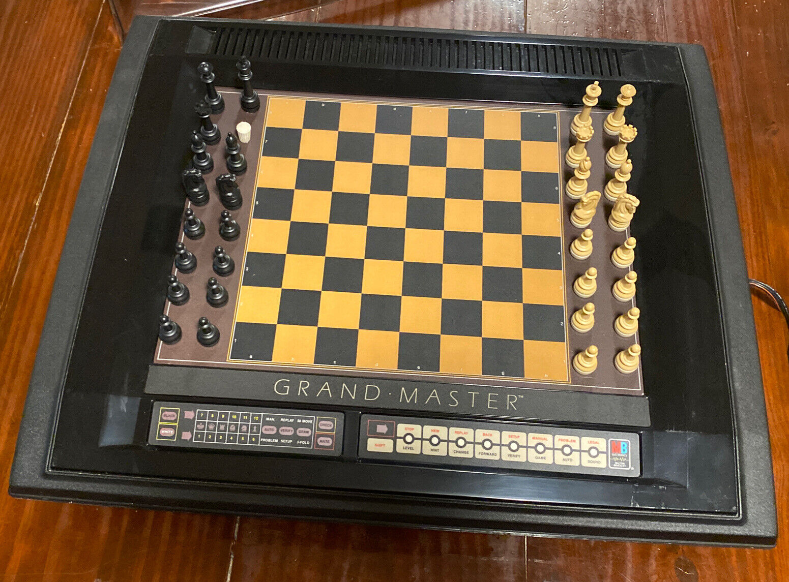 Milton Bradley Grand Master Automatic Chess Robot 👑 Gadgetify