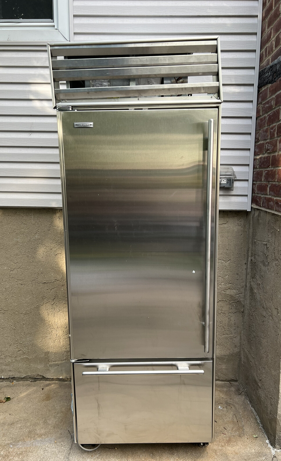 Open to Offers SUBZERO 611 REFRIGERATOR BOTTOM FREEZER STAINLESS