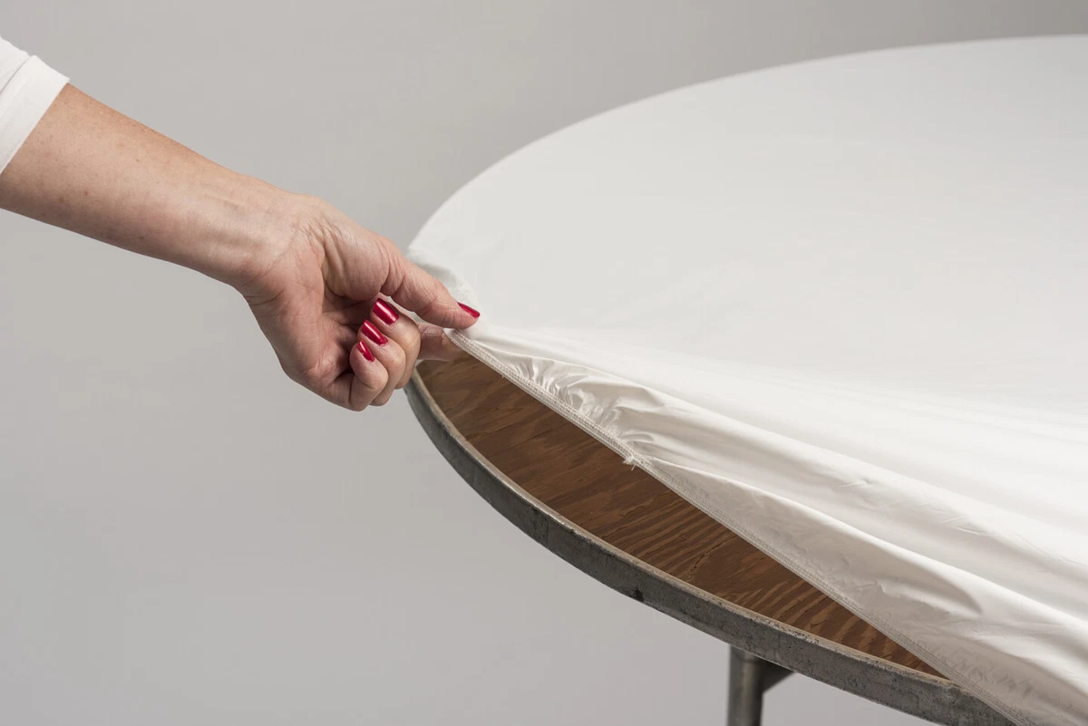 72 round 2024 plastic table