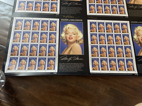 1995 Marilyn Monroe “Legends Of Hollywood”Commemorative Stamps Poster 120 Stamps - Picture 3 of 4