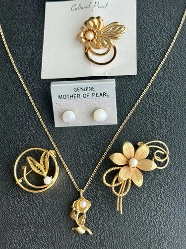 Vintage Gold Tone Costume Jewelry Lot Necklaces Earrings Brooch Genuine Pearls