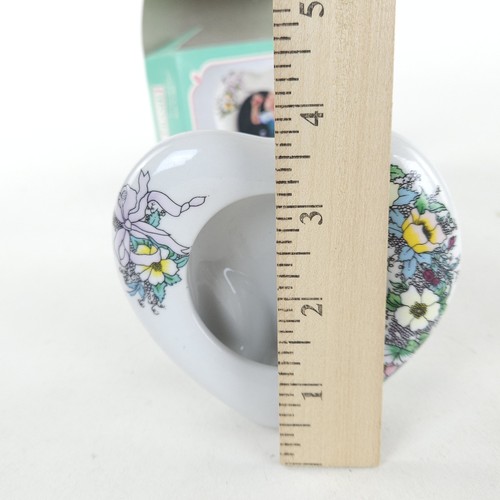 Heart Shaped Porcelain  Frame White w/Pastel Floral Design Round Picture - Picture 6 of 9