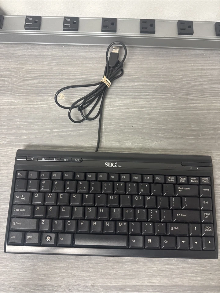 SIIG USB Mini Multimedia Keyboard - Image 2 of 4