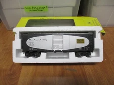 Amer Models 1147 CofG boxcar (5/9/22) Hirail wheels and scale couplers