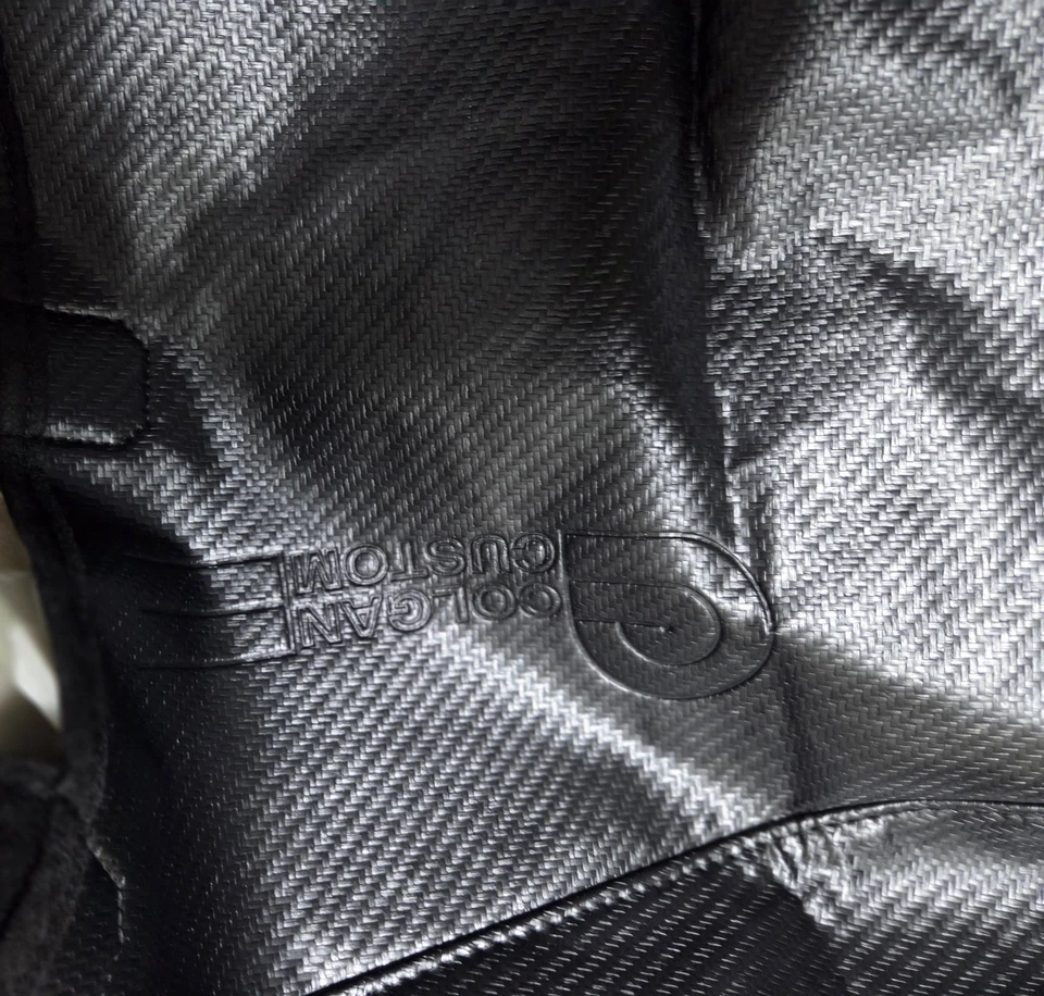 Sujetador de coche Colgan original negro fibra de carbono Toyota Camry LE 2020-2022 Foto 3 de 4