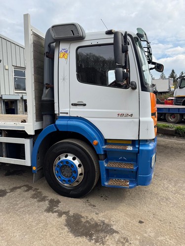 Mercedes-Benz Atego 18 tonnes flat bed truck - Picture 10 of 24