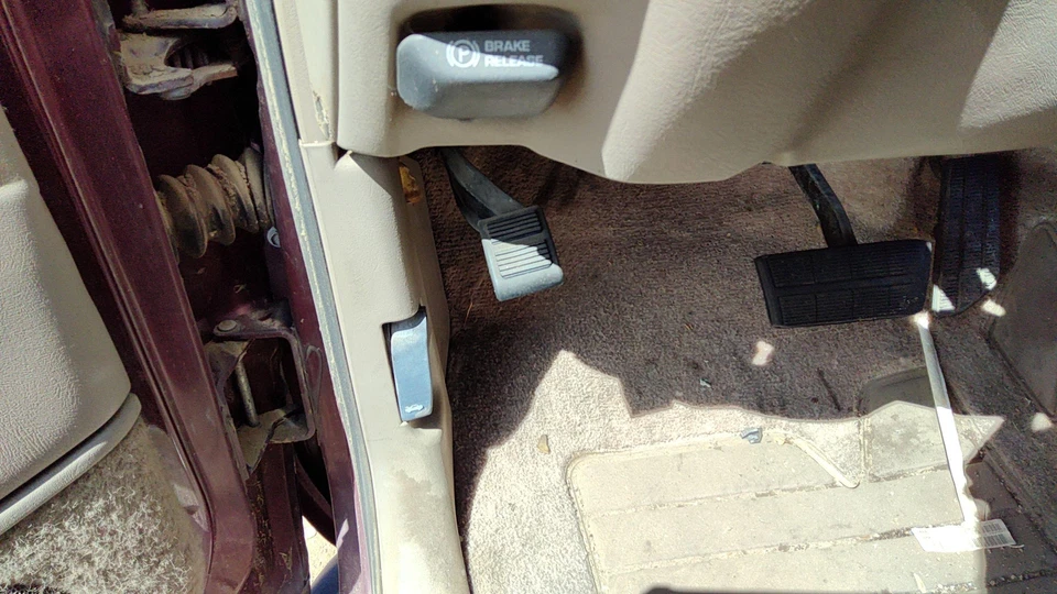 Conjunto de pedal de freno de estacionamiento GMC Yukon 1999 unidad de emergencia completa OEM Foto 4 de 4