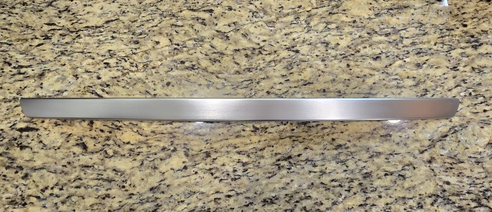 LG LFXS26596S Smart Refrigerator FREEZER DOOR HANDLE AED73593110 GENUINE PART
Opens in a new window