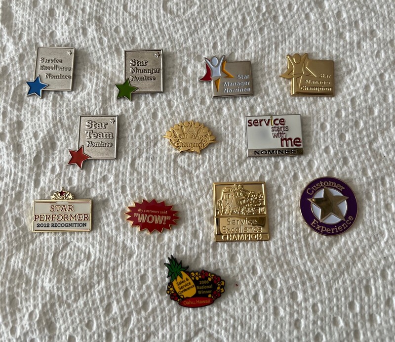 Wells Fargo Customer Service Lapel Pin Lot