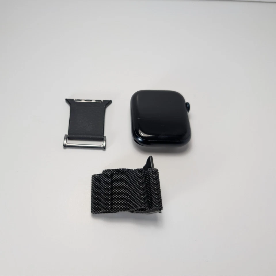 Apple Watch Series 8 45 mm Estuche de aluminio medianoche Banda de malla negra M/L (GPS) Foto 2 de 4