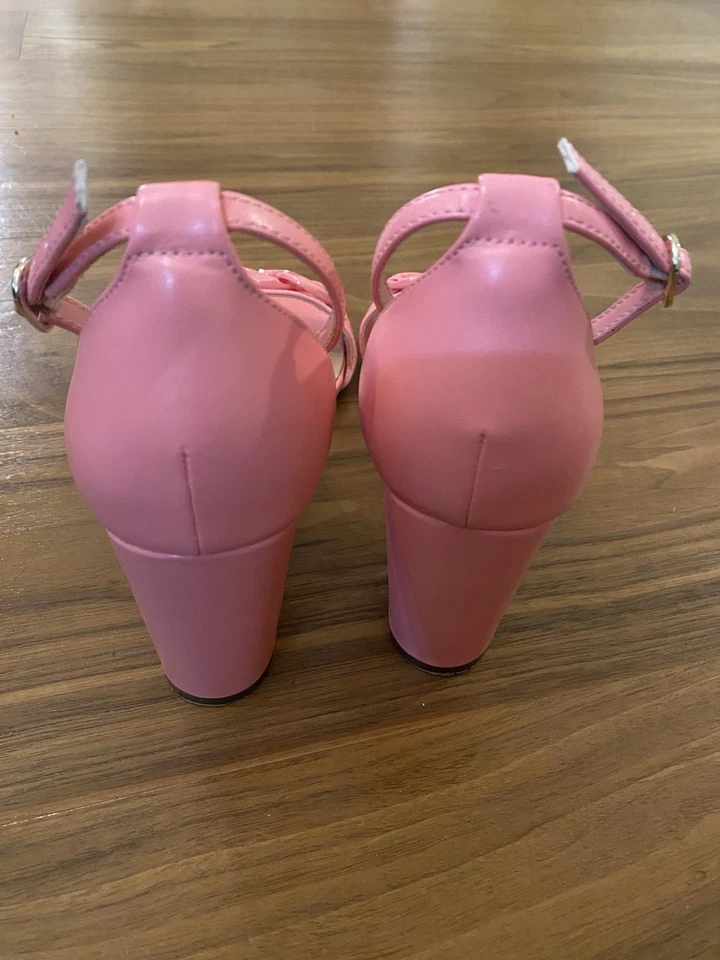 Sandália Unisa rosa alça salto bloco sapatos femininos tamanho 8.5 aparência Barbie - Imagem 4 de 4