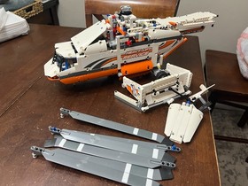 LEGO TECHNIC LOT: Heavy Lift Helicopter (42052) Incomplete & 42092 Rescue Copter