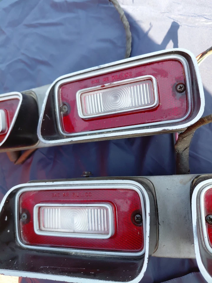 Dodge Dart Demon Plymouth Duster 1971 luces traseras OEM Mopar 3443874 par Foto 3 de 4
