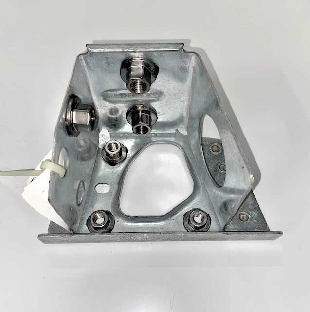 Placa de barra de impacto para parachoques trasero lateral GM (DERECHA) ORIGINAL 2007-2017 NUEVO, P/N 15119907 Foto 4 de 4