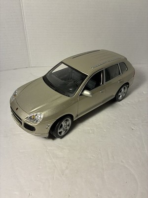 Porsche Cayenne Turbo diecast model 1/18 Maisto Gold | eBay