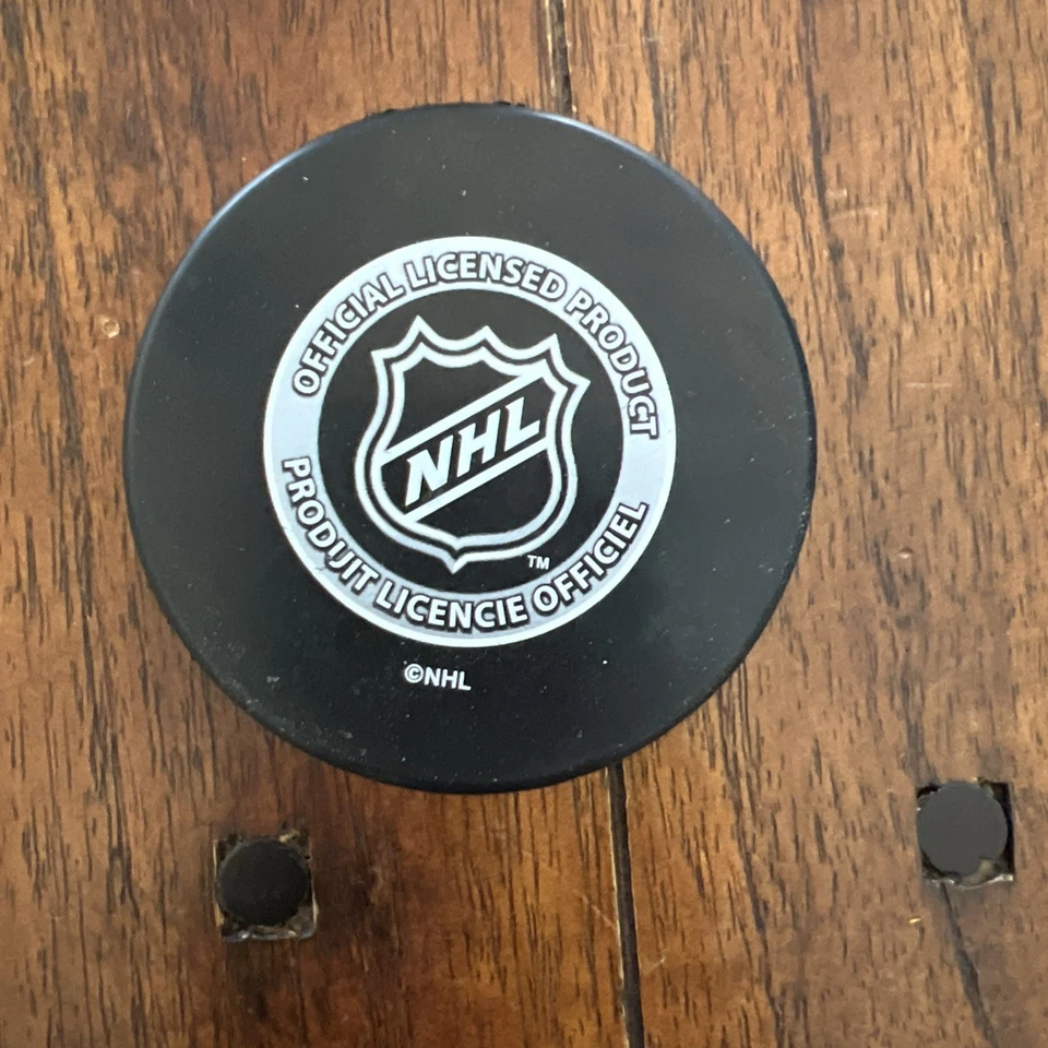 Disco de hockey autografiado por Radim Vrbata Phoenix Arizona Coyotes  Foto 2 de 2